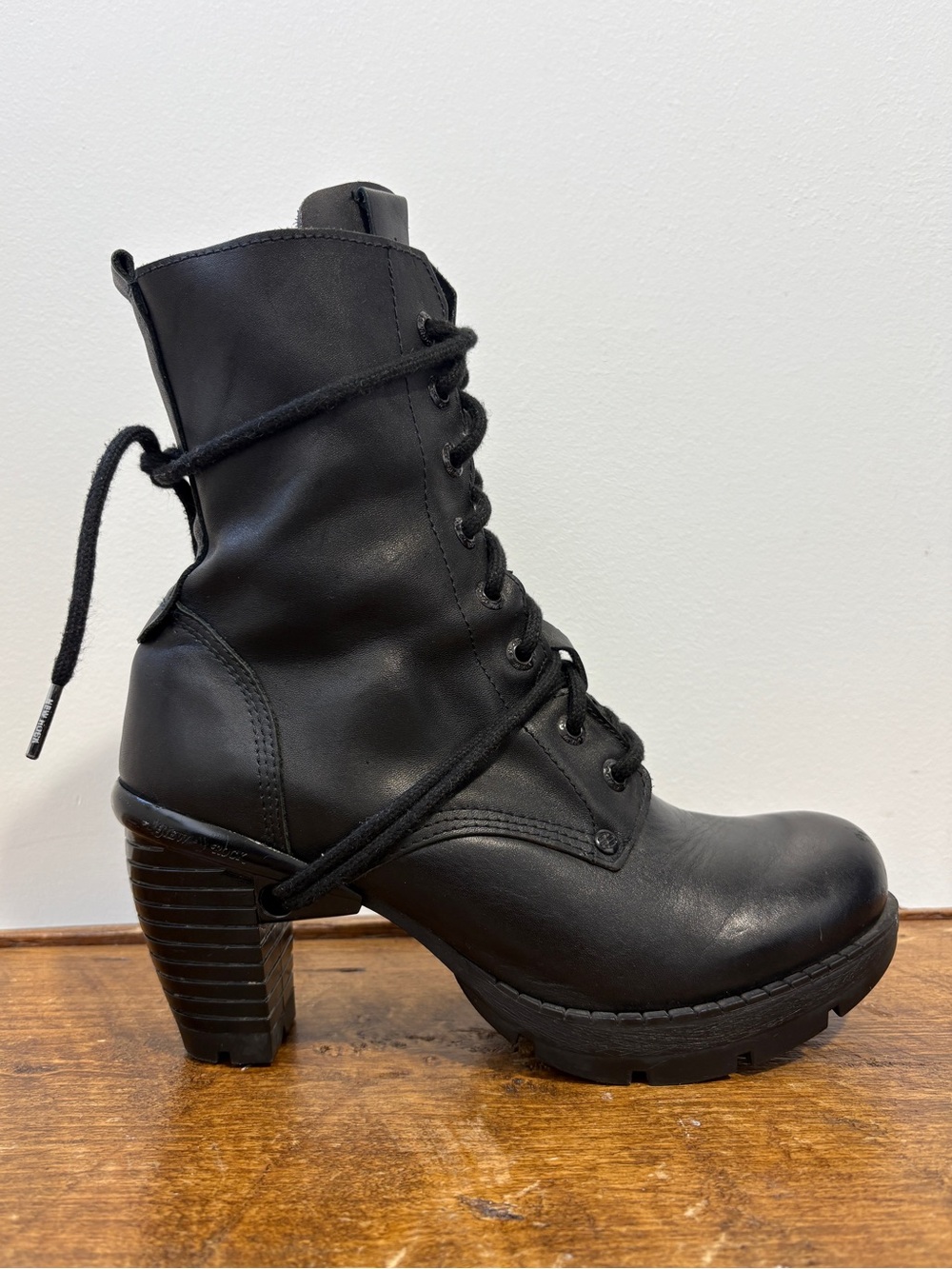 New Rock- Genuine Cowhide Leather Curved Heel Combat/Witch Boots